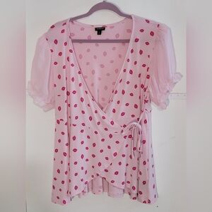 Torrid Pink Wrap Top with Lip Print Size 1XL NWOT